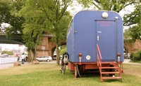 Theaterbauwagen am Main