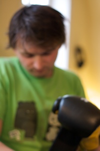 Wearing Boxhandschuhe